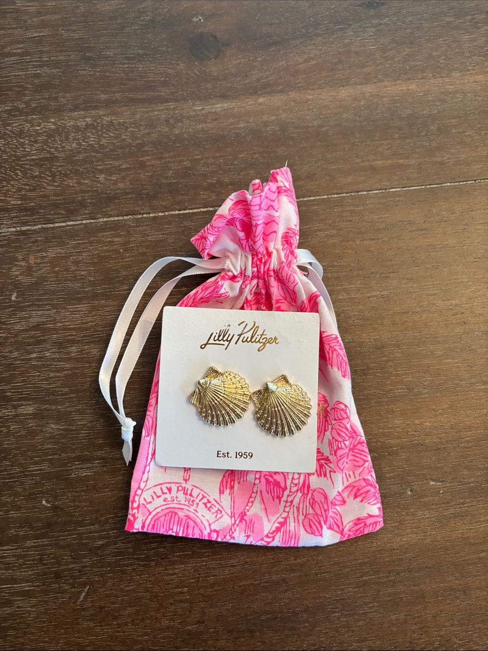Lilly Pulitzer Gold Shell Stud Earrings with Pink Pouch
